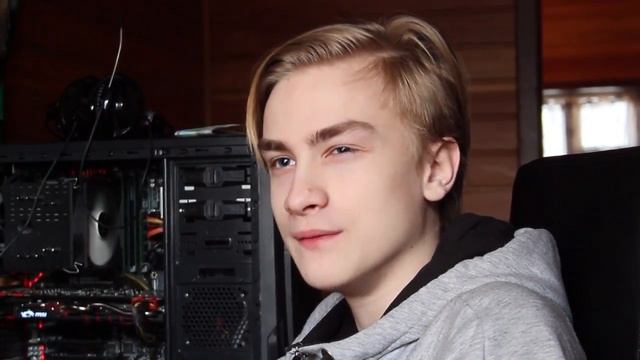 Видеообзор (Глупая Robina Hoodina ненавидит iphone) смотреть онлайн