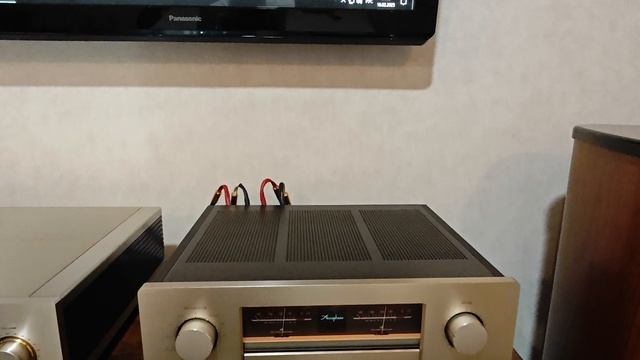 Accuphase E-406 & Martin-Logan Aerius смотреть онлайн