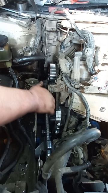 Лайфхак (life Hack), фиксация распредвала двигателя, для откручивания болта шестерни