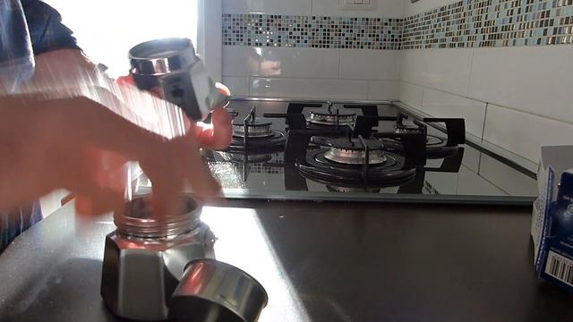 Italian Icons—Moka, How to Make Delicious Coffee at Home #rome #coffeetips смотреть онлайн