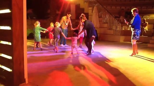 Zeynep Arya Tatilde - Mayıs 2013 смотреть онлайн