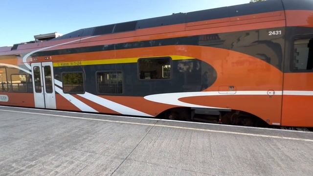 Stadler 2431 leaving Tartu station/ Дизель-поезд Штадлер 2431 отбывает от ст. Тарту смотреть онлайн