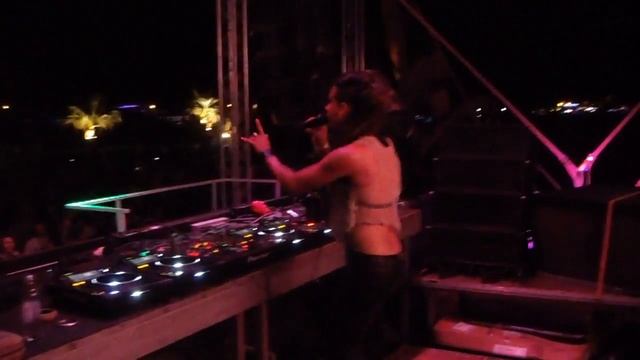 Rae - Hide U LIVE @ Papaya club смотреть онлайн