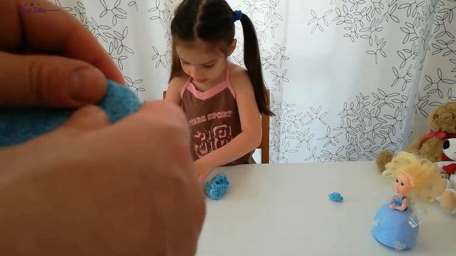 Мисс Лилия играет с кинетической массой смотреть онлайн