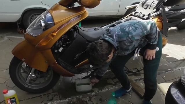 Suzuki Gemma 250. Замена Антифриза. Как поменять охлаждай в Suzuki Gemma 250 смотреть онлайн