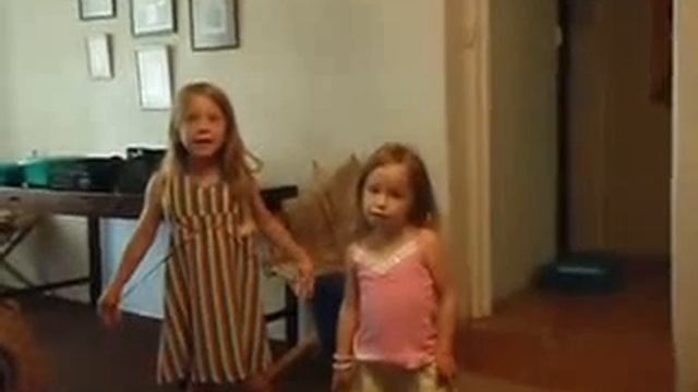Eva and Lily Singing смотреть онлайн