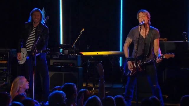 Keith Urban - Somewhere in my Car смотреть онлайн