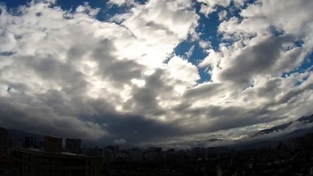 The sun and clouds in Santiago de Chile (Time lapse) смотреть онлайн