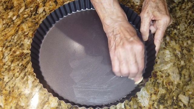 Tarte aux pommes, compote faite maison, pas la tarte d'un grand chef mais un délice pour tous смотреть онлайн