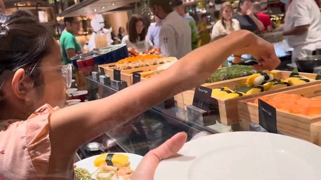 Celebrate in Style with a Christmas Buffet at Embu, Mandarin Oriental Singapore смотреть онлайн