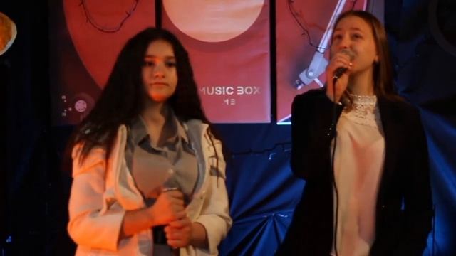 Jasmin Rusu & Tatiana Dimitriu - «Синий платочек» смотреть онлайн