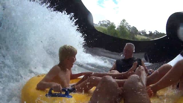 The Perfect Storm Water Slide at Jamberoo Action Park смотреть онлайн