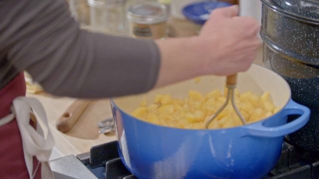 Savoring The Season: Guide to Canning— Spiced Applesauce смотреть онлайн