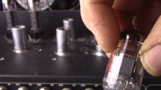 Fender China 12AX7 Vs TUNG SOL 12AX7 Re Issue Tube Comparison