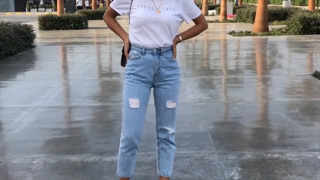 Mom Jeans Spring/Summer Outfit Ideas #MomJeans #HowtoStyle смотреть онлайн