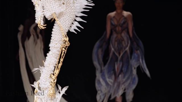 Iris van Herpen Haute Couture Fall/Winter 2022/23 смотреть онлайн