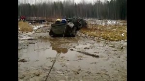 Утопили вездеход мтлб в болоте непроходимое бездорожье севере России