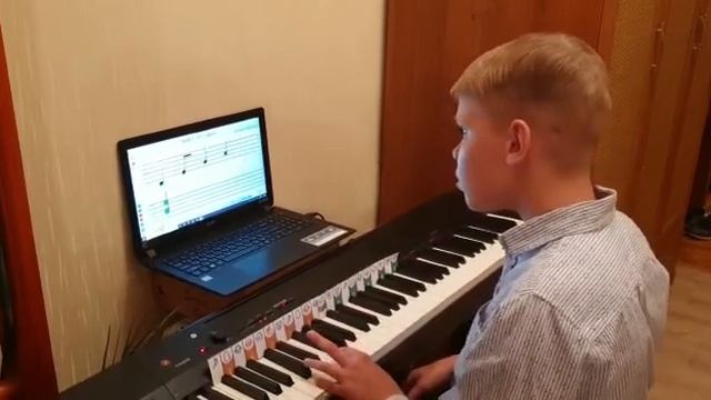 Artem (ребёнок с ДЦП). "Просо" наизусть левой рукой с сольфеджированием смотреть онлайн