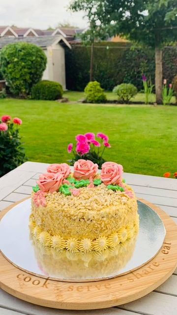 Yummy Sans Rival Cakes ( Cashew Merigue Cakes ) #meringue #shortvideo #shortvideos #cakes #cashew смотреть онлайн