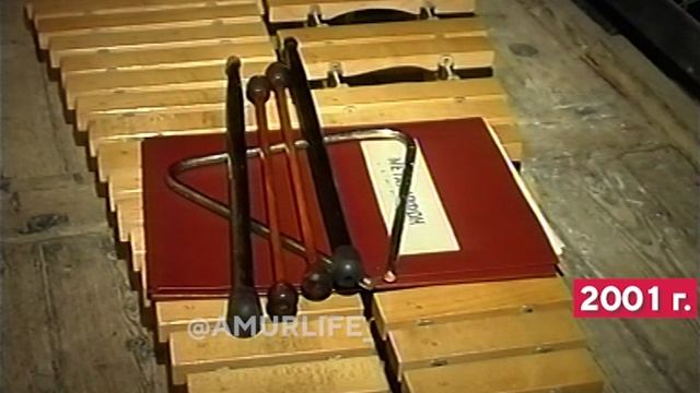 Плясовая до мажор на пиле, дровах и стиральной доске. Необычный амурский оркестр начала 2000-х смотреть онлайн