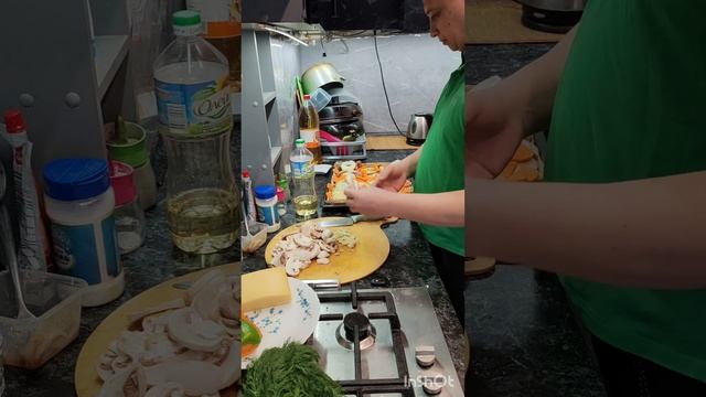 Кролик с овощами и кортошкой в духовкой