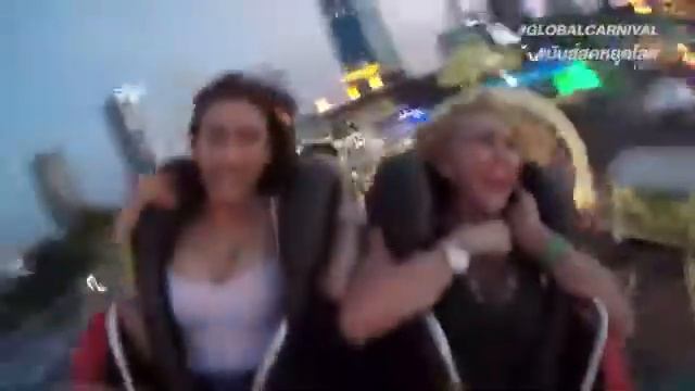 Thai Girl On Roller Coaster UNCENSORED NIP SLIP!!! смотреть онлайн