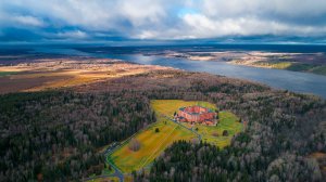 Фильм о сотрудниках медицинского центра "Решма"