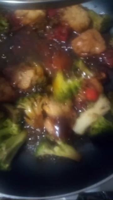 IM COOKING CHICKEN WITH BROCCOLI WITH SWEET CHILLI SAUCE AND RED BELL PEPPERS AND WHITE RICE.👑👩🍳🍲🍛 смотреть онлайн