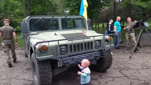 осмотр техники. фестиваль красок в парке Юбилейный. смотреть онлайн
