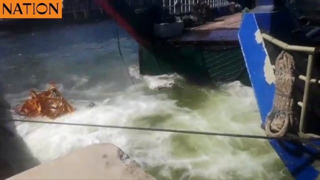 A crane plunges into the Indian Ocean at the port of Dar es Salaam смотреть онлайн