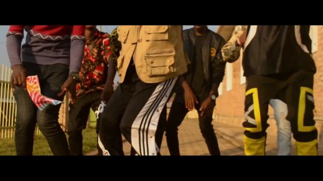 Koma Koma Devolias (Official Video 2021) смотреть онлайн