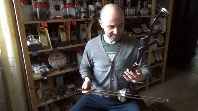 ЭРХУ Китайская скрипка – мелодия “Плач Мэн Цзян-нюй у Великой Китайской стены” 孟姜女哭长城 Mèngjiāng nǚ смотреть онлайн