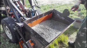 Делаем первый замес бетона 9,5 вёдер нашей самодельной бетономешалкой для мини погрузчика