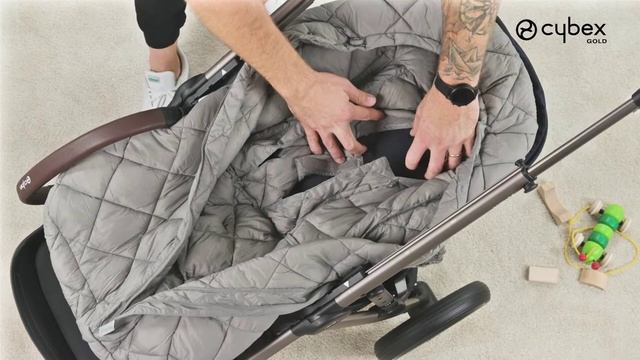 Как прикрепить муфту для ног (теплый конверт) Snøgga на шасси GAZELLE S CYBEX