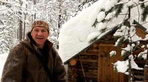 В своей избе. Камусные лыжи