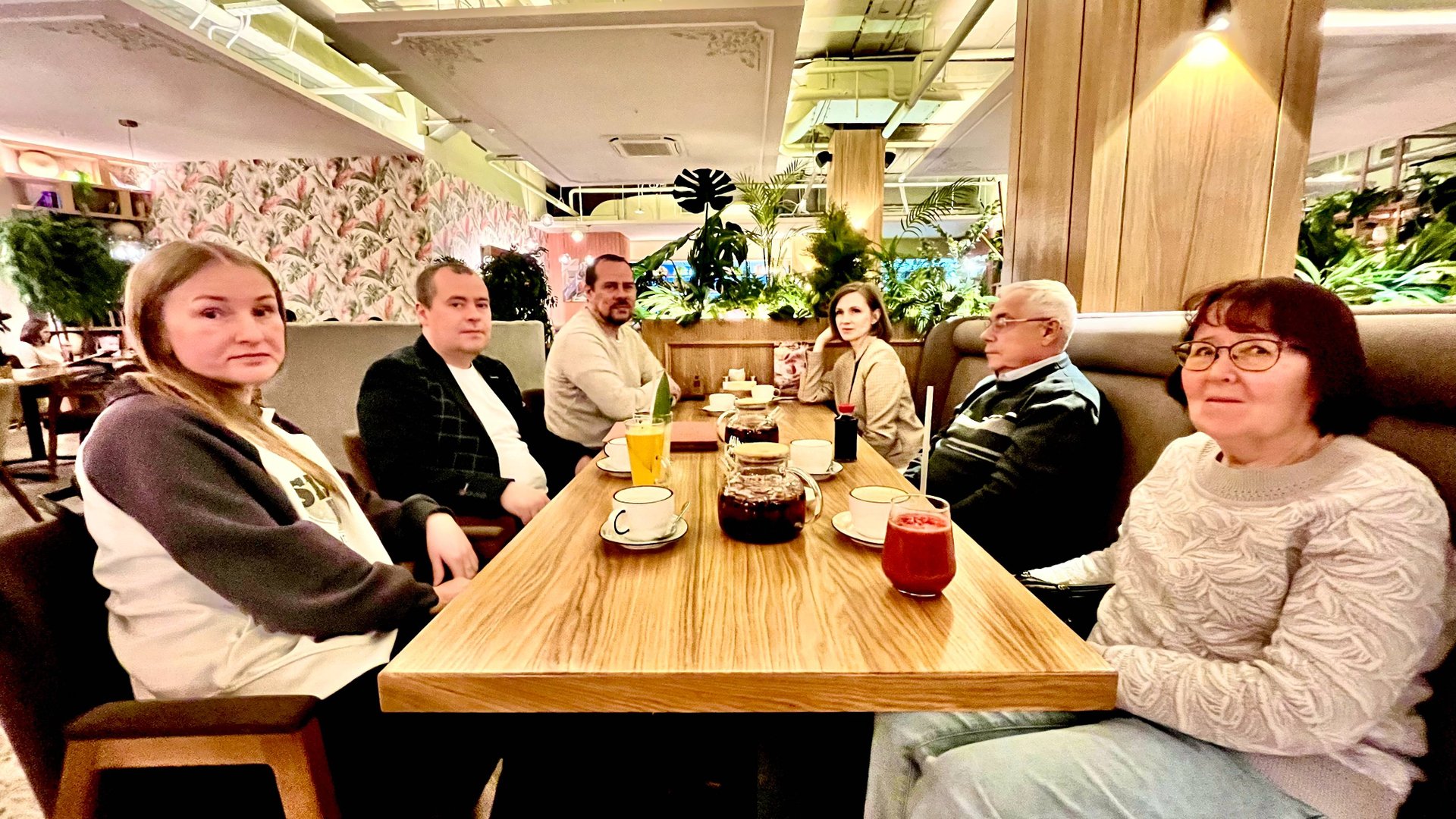 Отмечаем ДР в ресторане «Своя Компания» тц «Глобус»! Пробочный день 🤟🏻 смотреть онлайн