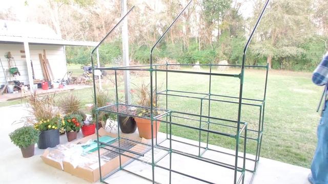 Mini Walk-In Greenhouse Series Ep. 1. Unbox, Put Together (TimeLapse), 360 view (Inside and Out) смотреть онлайн