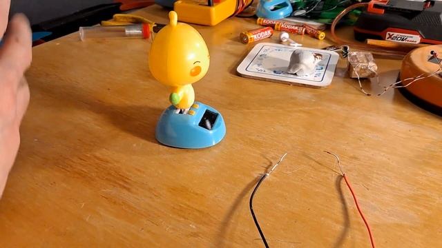 Solar Rocker Fault finding using a AA battery смотреть онлайн