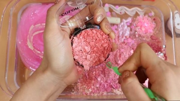 'KITTY' Mixing'Pink'Eyeshadow,Makeup and glitter Into Slime.★ASMR★Satisfying Slime Video