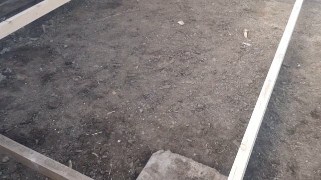 Простейший "фундамент" для каркасного курятника. смотреть онлайн
