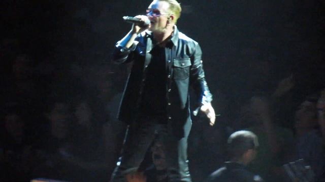 U2 Iris (Hold Me Close) at The LA Forum 2015 смотреть онлайн