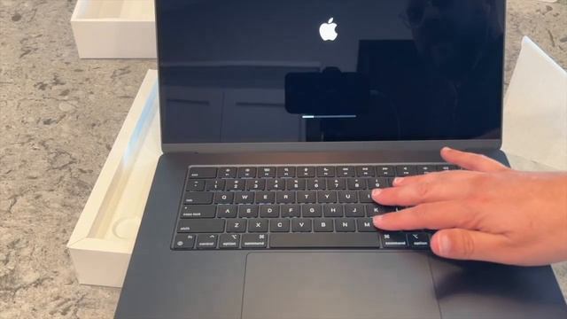 MacBook Air Midnight 15 Inch Laptop, Apple M3 Chip, 8GB Memory, 512GB SSD - Unboxing