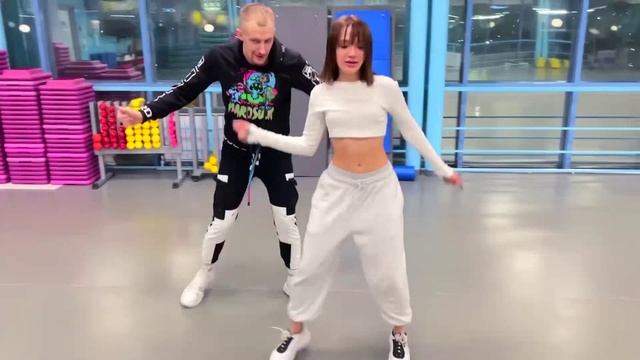 GAYAZOV$ BROTHER$ — МАЛИНОВАЯ ЛАДА - Танец 2.0 (@jeny_miki & Vova Legend) смотреть онлайн