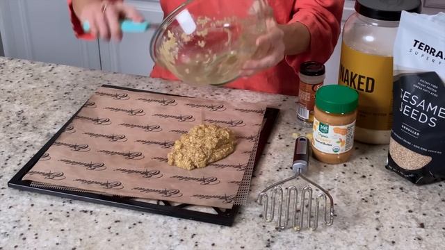 Get your CRUNCH ON! Peanut Butter Banana Sesame Crisps 🍌 oil-free vegan смотреть онлайн