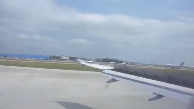 Landing @ Moscow Domodedovo airport смотреть онлайн