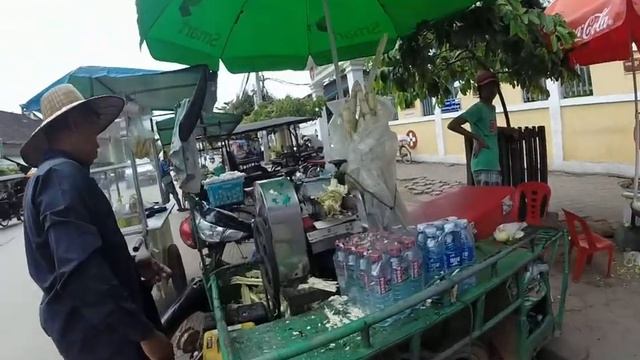 Что вкусного на улицах Сиемрипа | Сок из тростника смотреть онлайн