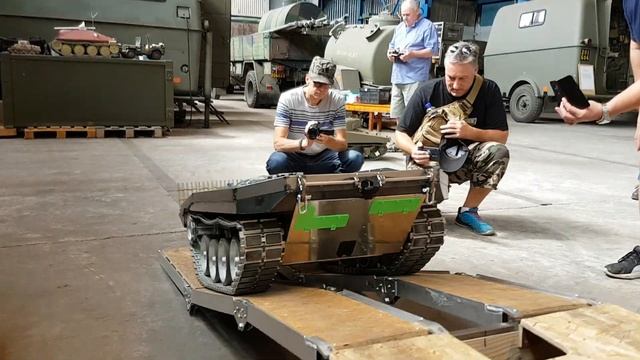 STRV 103c - 1:5 scale "monster" with gas turbine - RC "indoor" смотреть онлайн