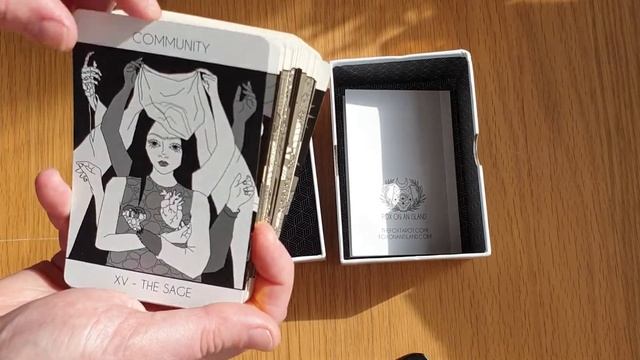 Fox Universe Tarot - Unboxing and Deck Flip Thru смотреть онлайн