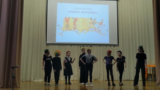 Юнна Мориц "Вчера у королевы" смотреть онлайн