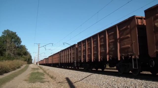 ВЛ80К-586 с грузовым поездом